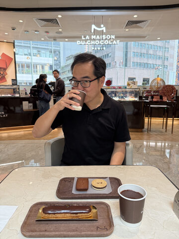 Our customary pilgramage to Maison du Chocolat, this one in Lee Gardens in Causeway Bay, HK